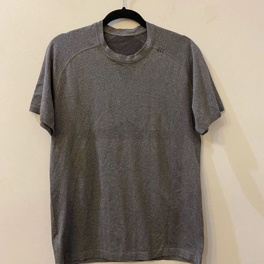 Lululemon Metal Vent Tech Short Sleeve Gray Shirt Men’s Size M